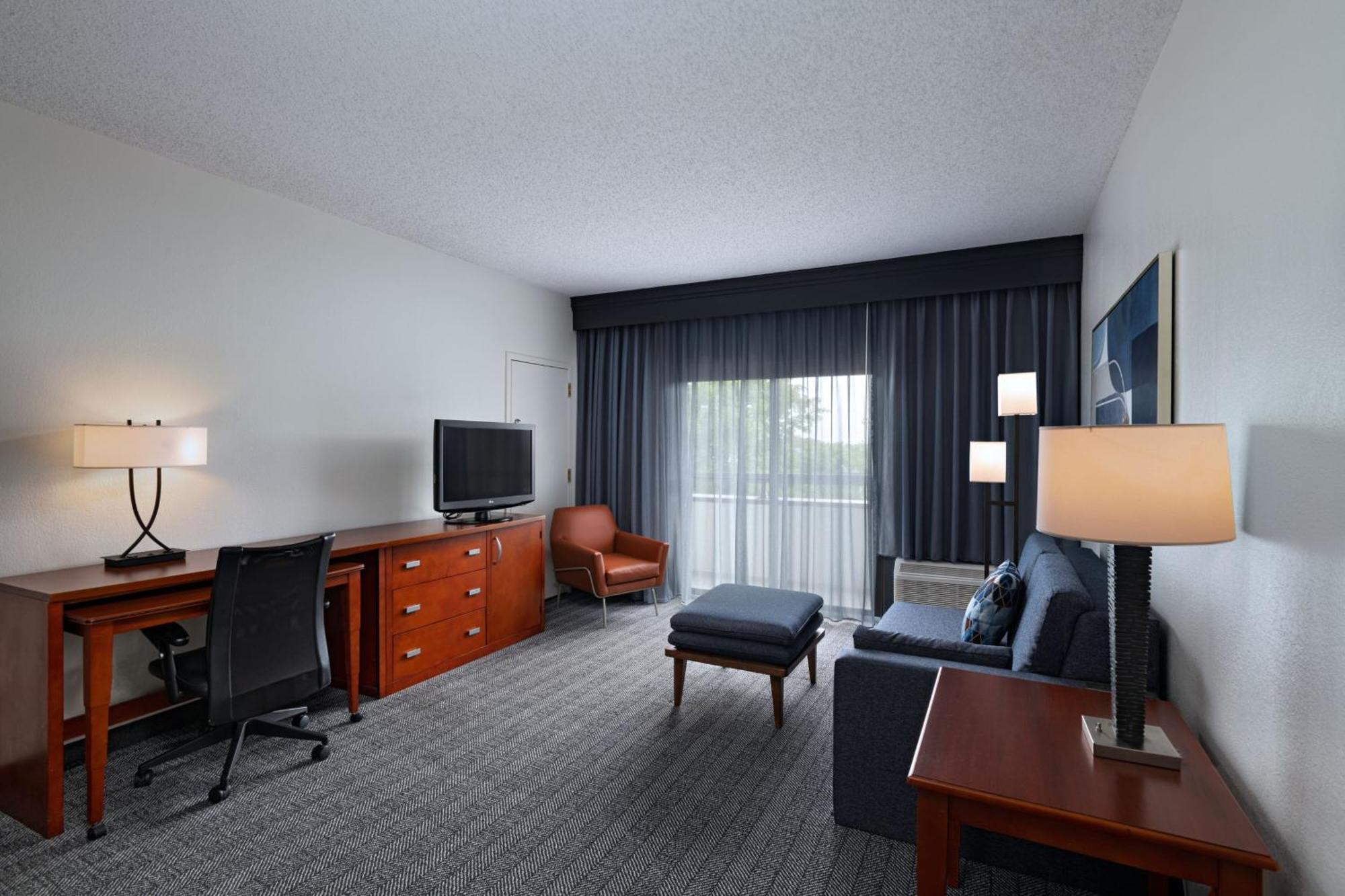 Courtyard By Marriott Dallas Arlington Entertainment District Exterior foto